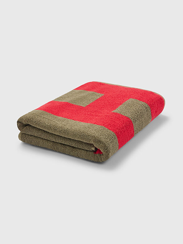 Black beach towel with contrasting logo - 2