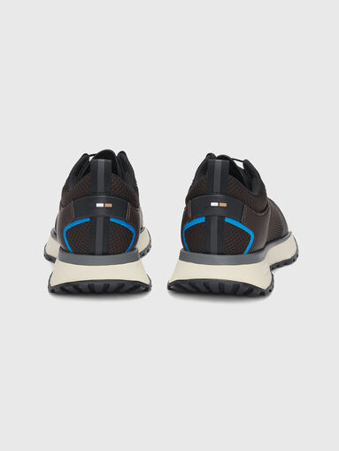 Sports shoes with gold logo accent - 4
