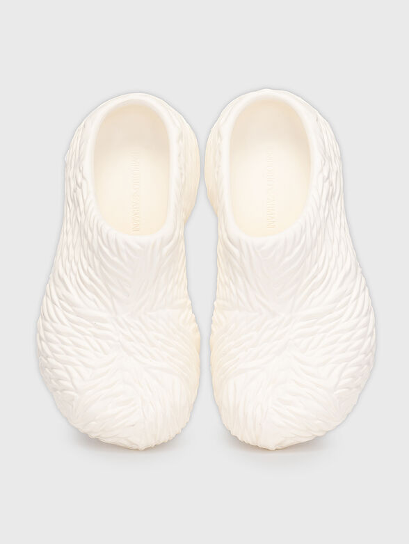 Sabot with wavy texture in ecru colour - 6
