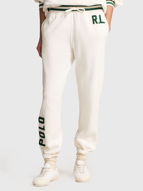 Pantaloni sport cu elemente contrastante - 1
