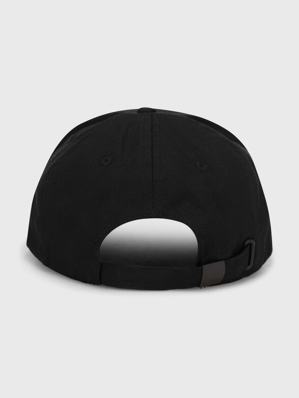 Black cap with logo accent  - 2