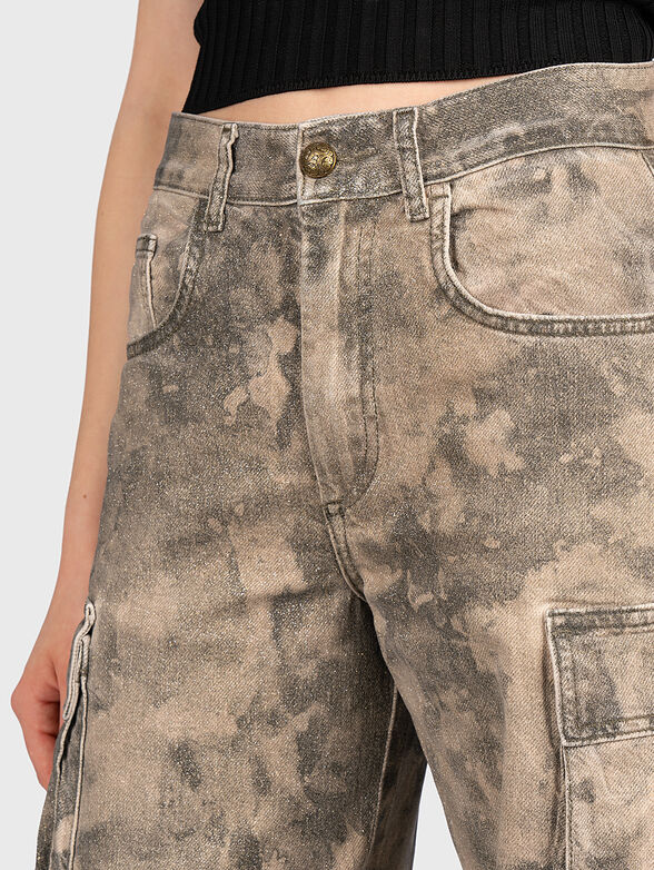 Jeans with camouflage print and accent pockets - 5