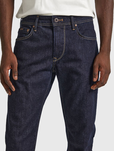 Dark blue jeans with contrast stitching - 4