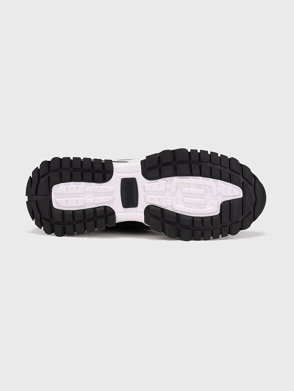 Black sports shoes with logo inscription - 5