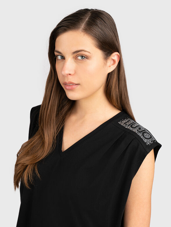 V-neck T-shirt with rhinestones - 4