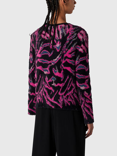 Sweater with oval neckline and accent print - 3