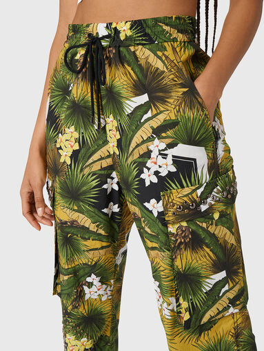 Cargo pants with laces and floral print - 4
