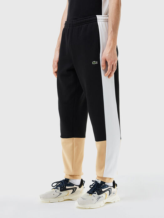 Sports pants with contrasting details