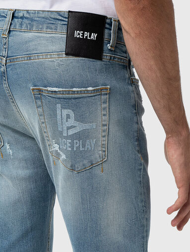 Blue jeans with logo accent - 3