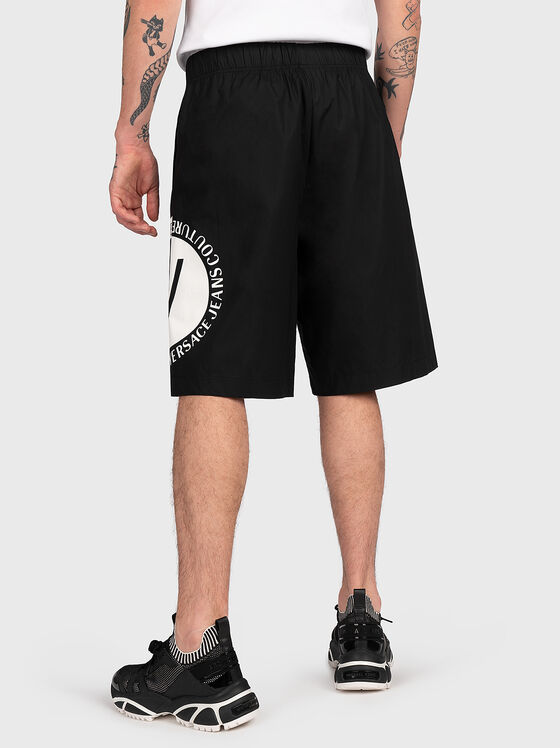 Shorts with contrasting logo accent - 2