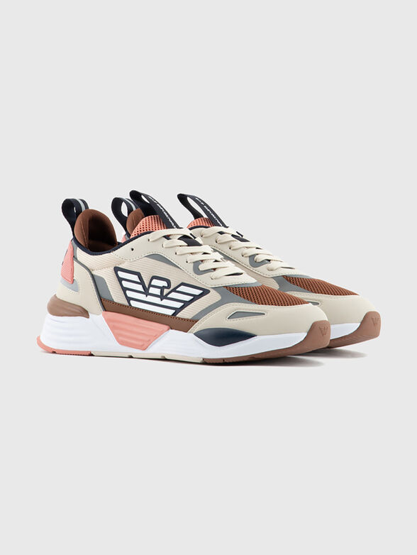 Sports shoes with logo accent - 2
