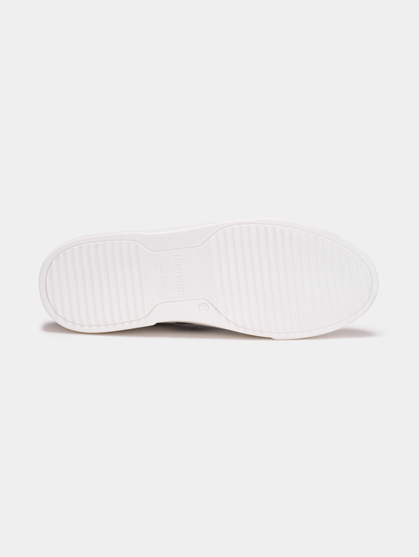 Black and white sneakers  - 5
