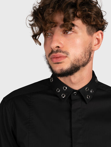 Shirt with accent eyelets on the collar - 5