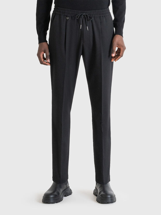 Pantaloni negri cu talie elastică - 1