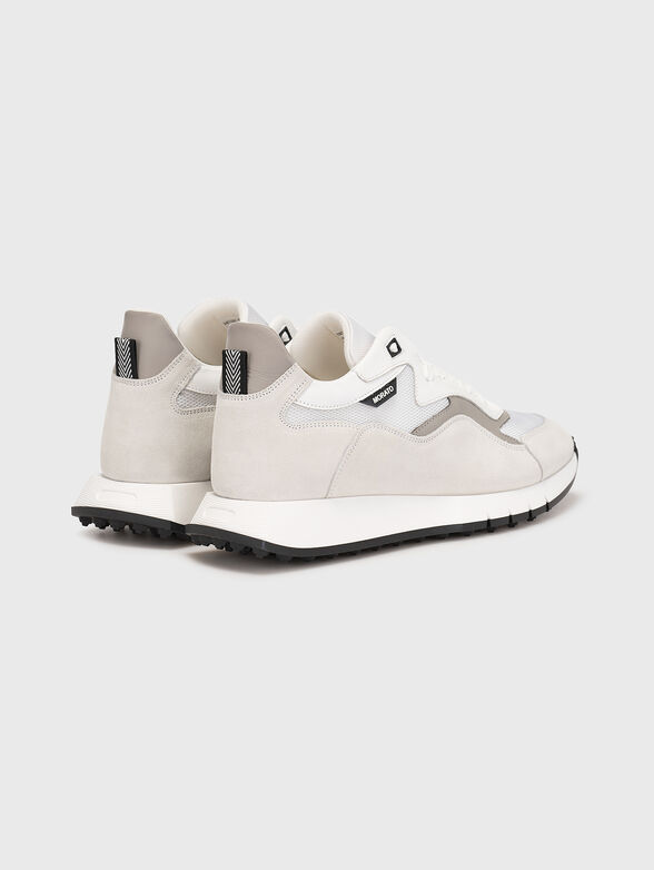 Sports shoes with contrast elements - 3