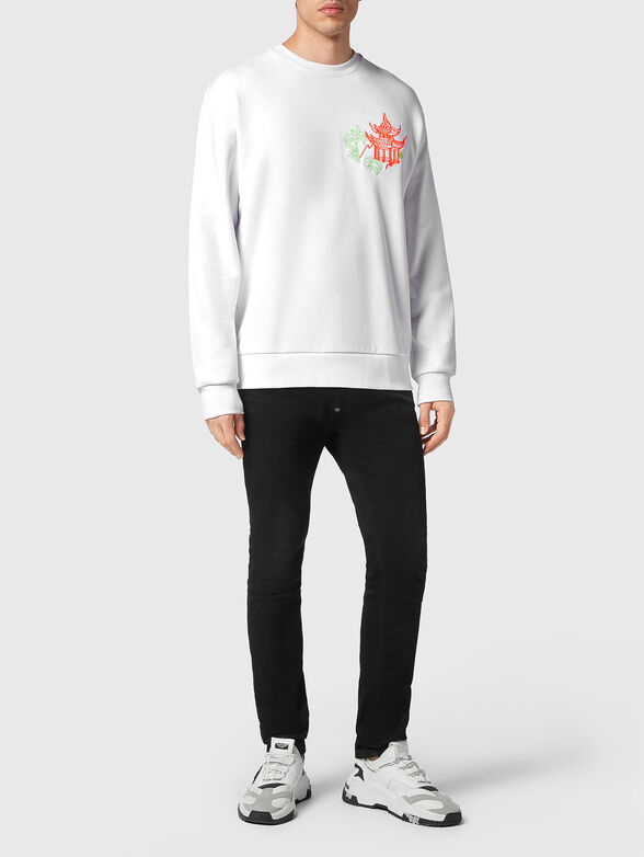 Sweatshirt with contrast embroidery and rhinestones - 4