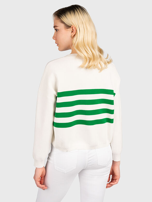 White sweater with contrasting stripes - 3