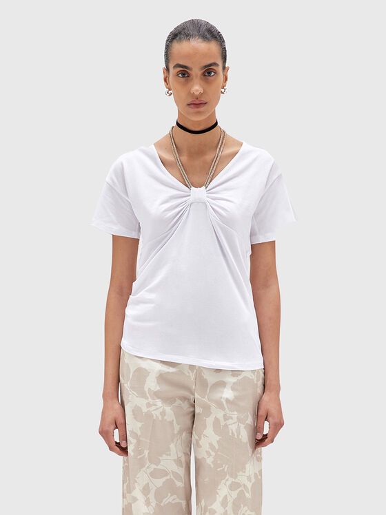 Tricou din bumbac cu decolteu accentuat - 1