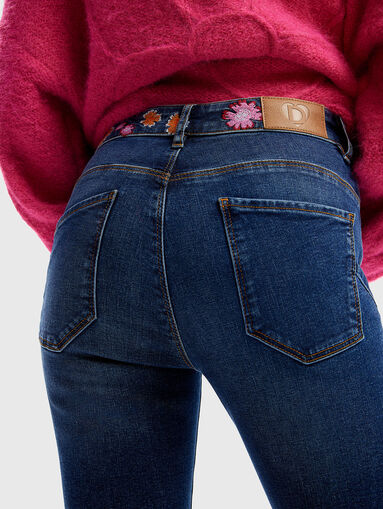 Slim jeans with floral embroidery - 3