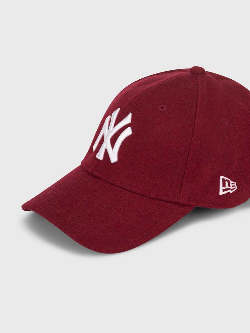 Cap with visor and contrast logo embroidery - 3