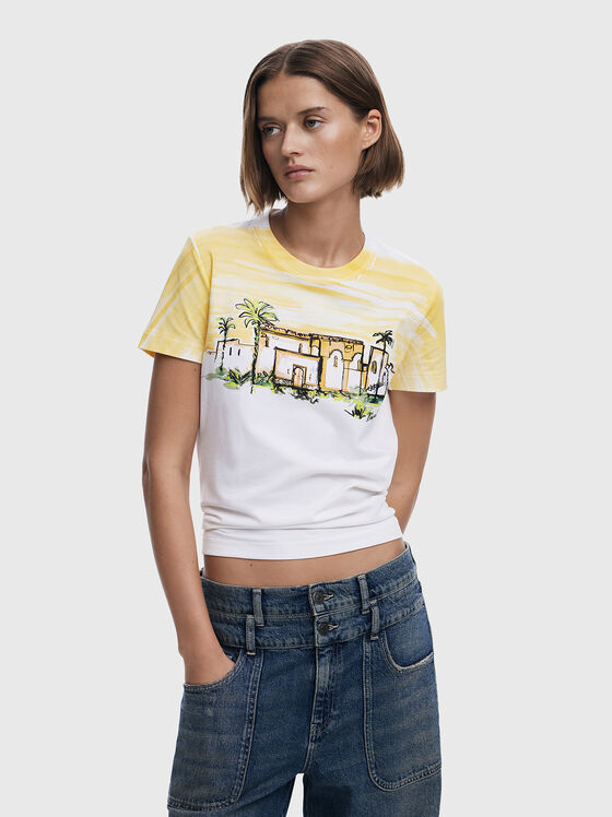Tricou alb cu decolteu oval și imprimeu  - 1