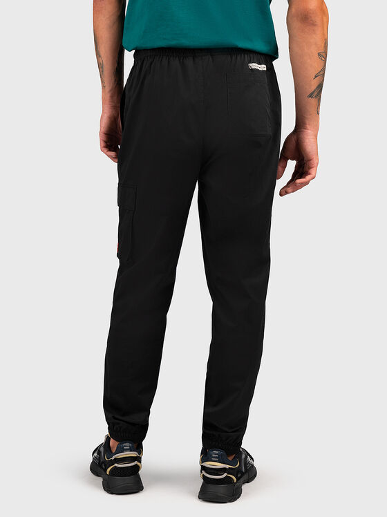 Pantaloni sport TURHAL cu buzunar accentuat - 2