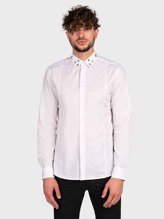 Shirt with accent eyelets on the collar