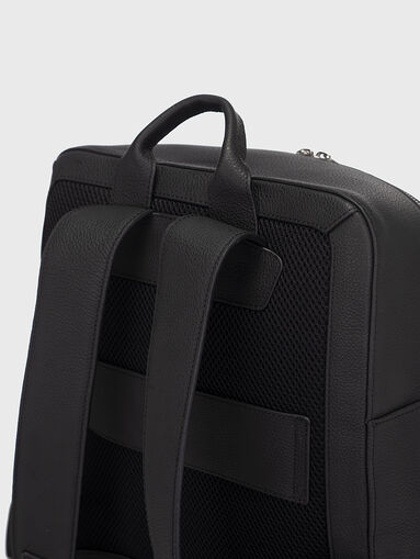 Black leather backpack with logo detail - 3