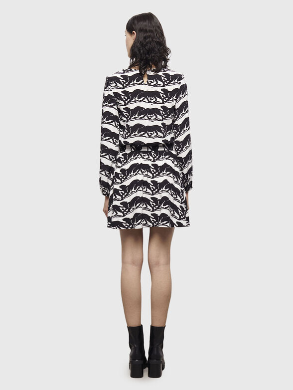 Short dress with accent print - 2