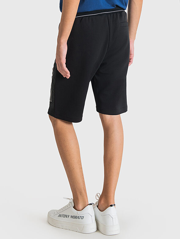 Black shorts with accent pockets - 2