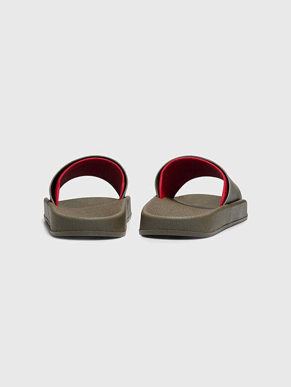 Black beach slides with logo detail - 3