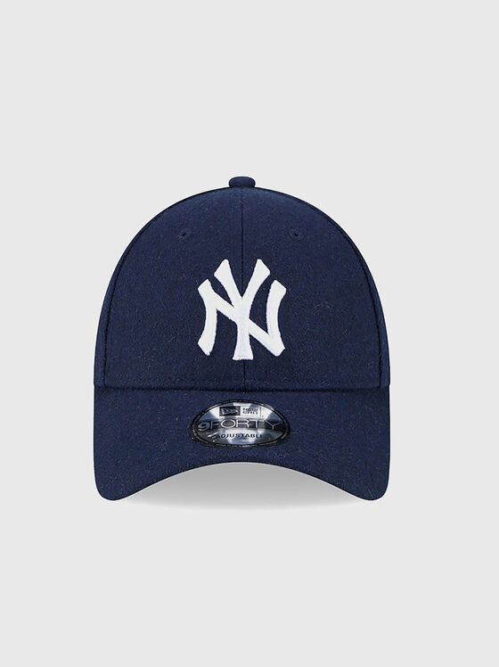 Dark blue hat with visor and contrasting logo - 1