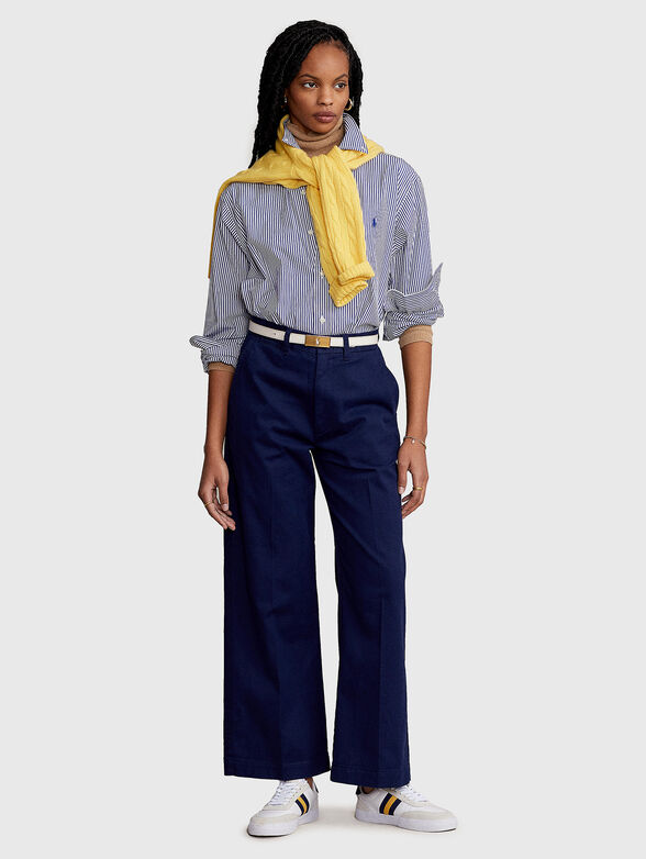 Cropped chino trousers with wide legs - 4