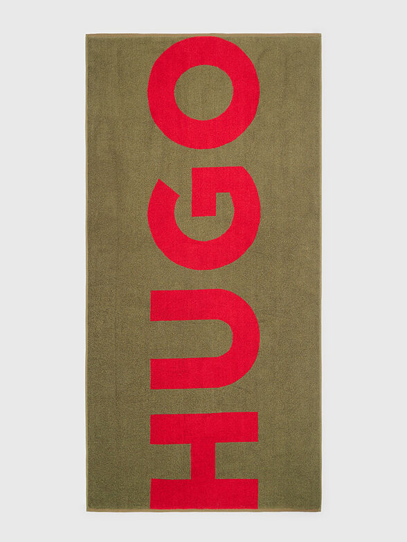 Black beach towel with contrasting logo - 1