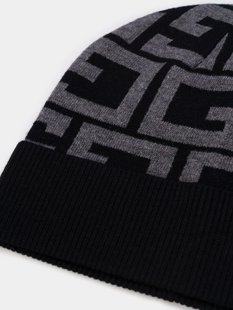 Black beanie with monogram logo - 3
