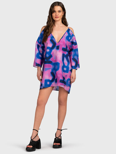 Beach dress with V-neck - 5
