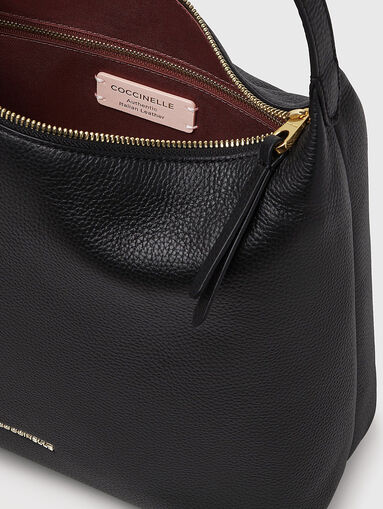 Leather bag with golden accents - 5