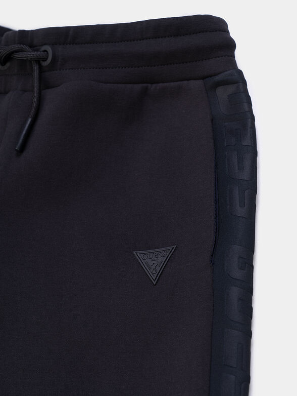 Sports pants with logo patch - 3