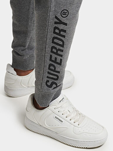 Grey sports pants with pockets - 4