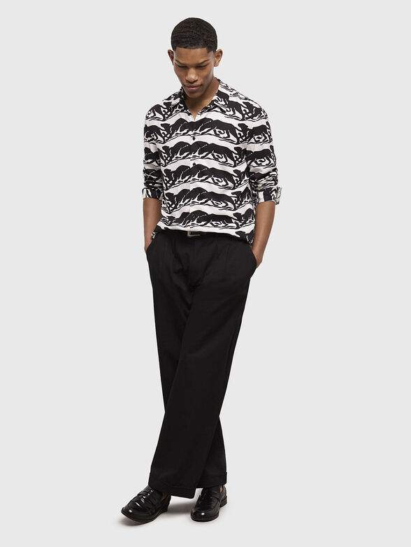 Short sleeve shirt with contrast print - 2