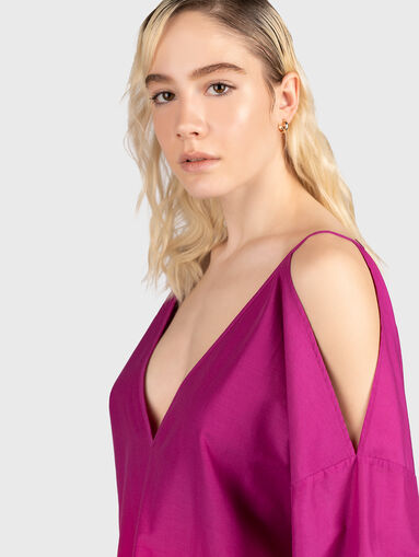 Beach dress with V-neck - 4