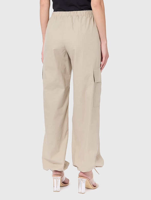 Loose pants with cargo pockets - 2