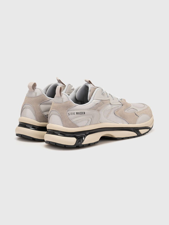 Sports shoes with logo - 3