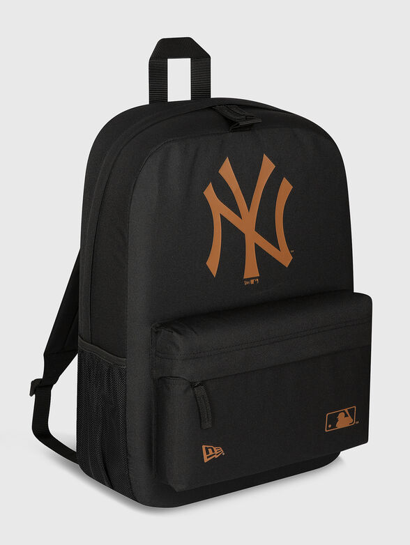Black backpack with contrasting logo - 2
