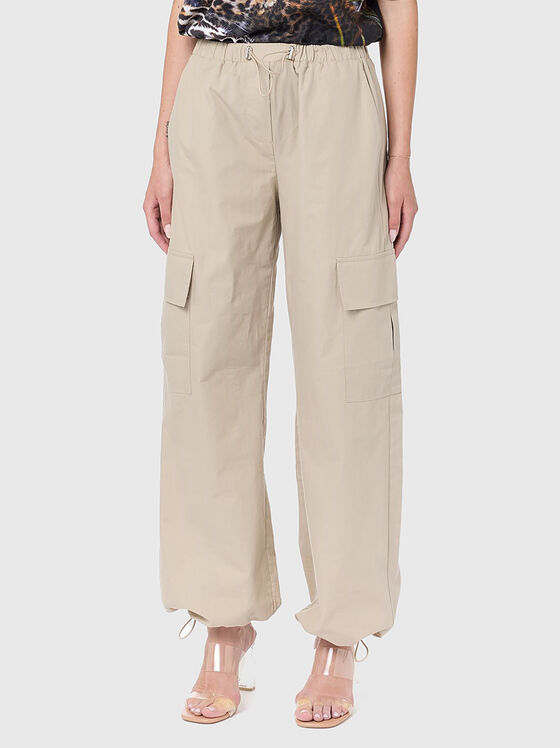 Loose pants with cargo pockets - 1