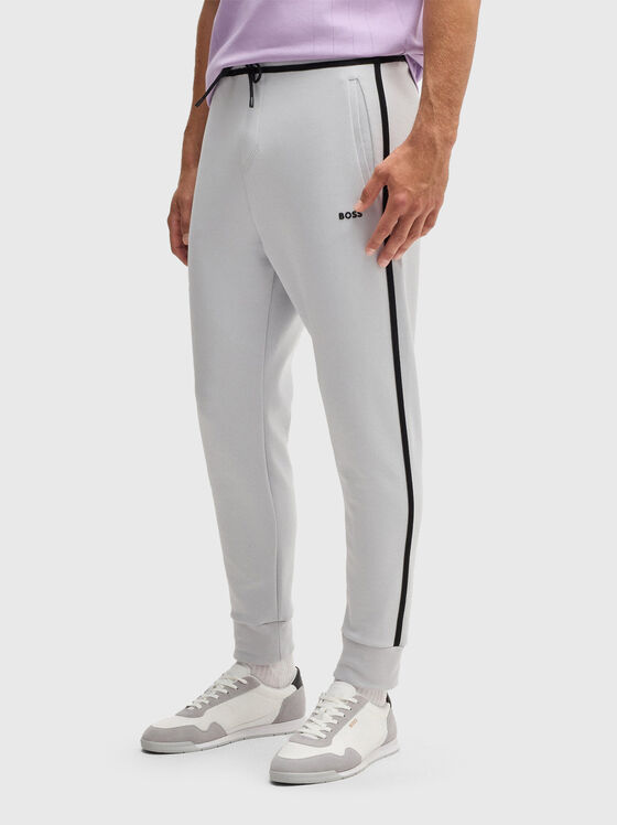 Pantaloni sport gri cu logo - 1