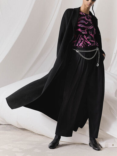 Sweater with oval neckline and accent print - 5