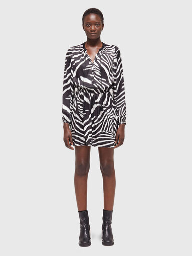 Mini dress with long sleeves and animal print - 5