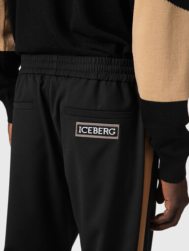 Sports trousers with logo accent - 3