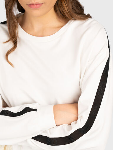 Sweatshirt with pleated details - 4